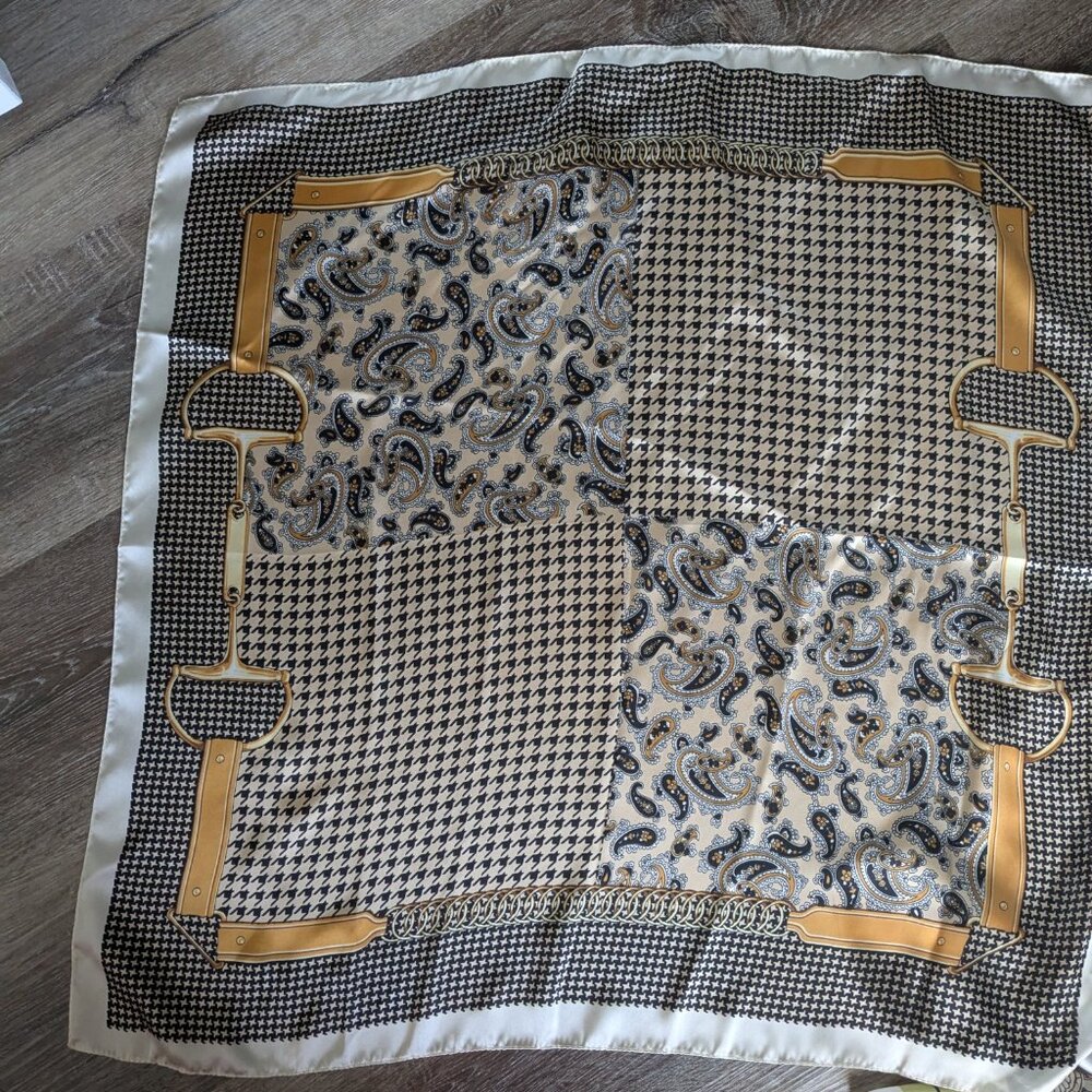 Bundle of 3 scarves 25 inches * 25 inches - Picture 4 of 4